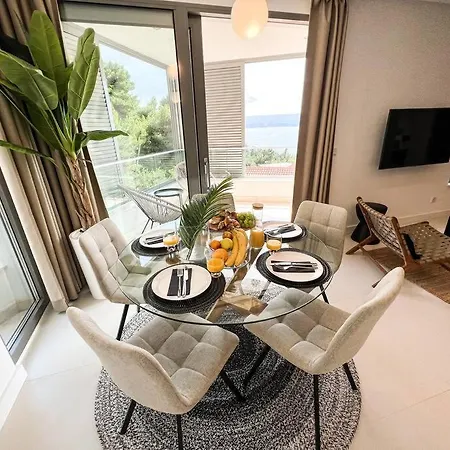 Oneum - Viva Apartman Omiš